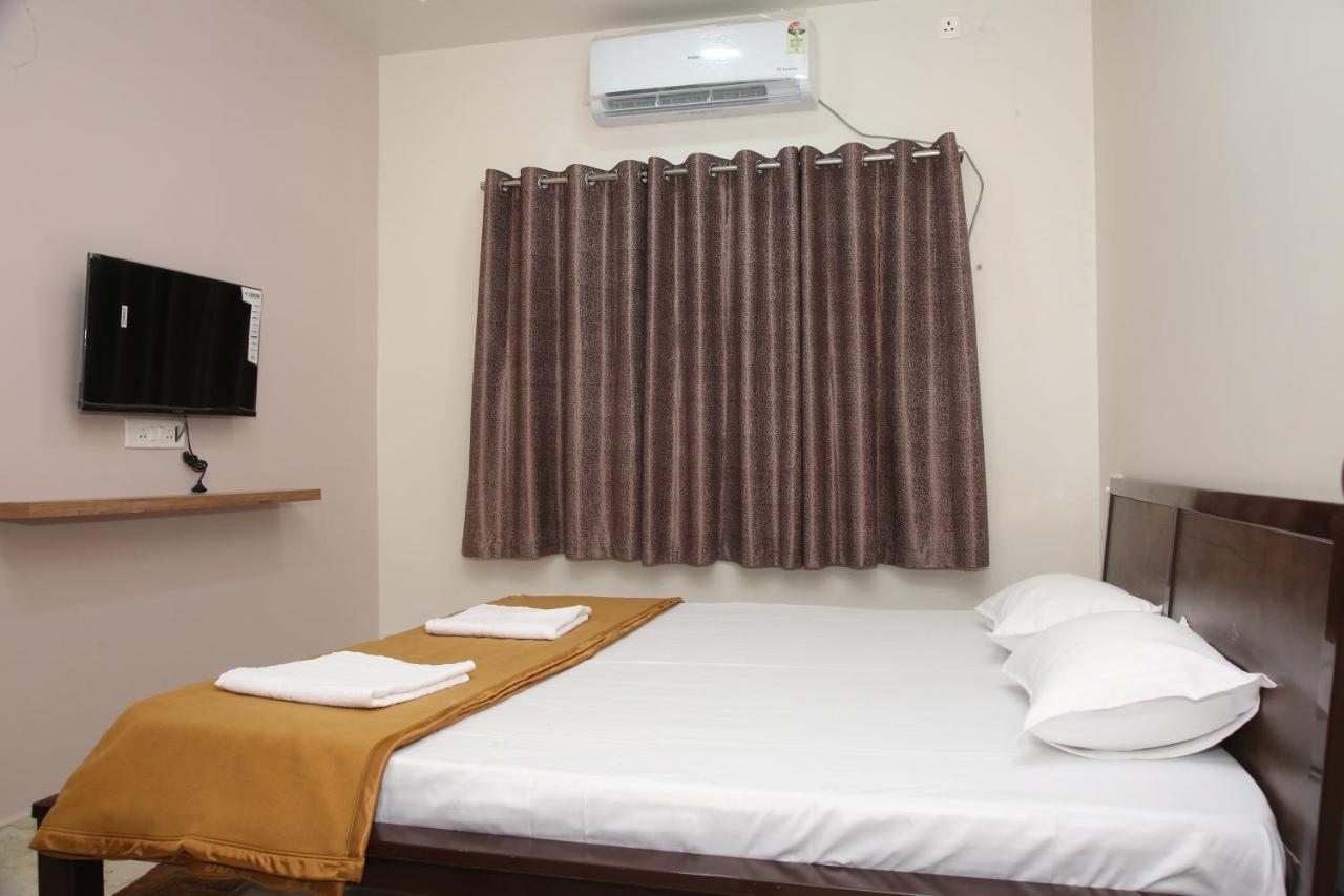 Hotel Madhusudan Executive Kolhapur Exterior foto