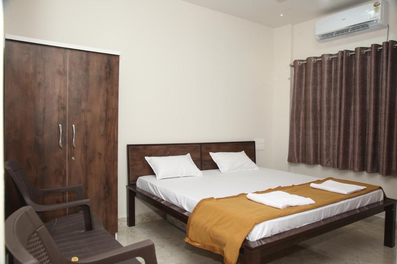 Hotel Madhusudan Executive Kolhapur Exterior foto