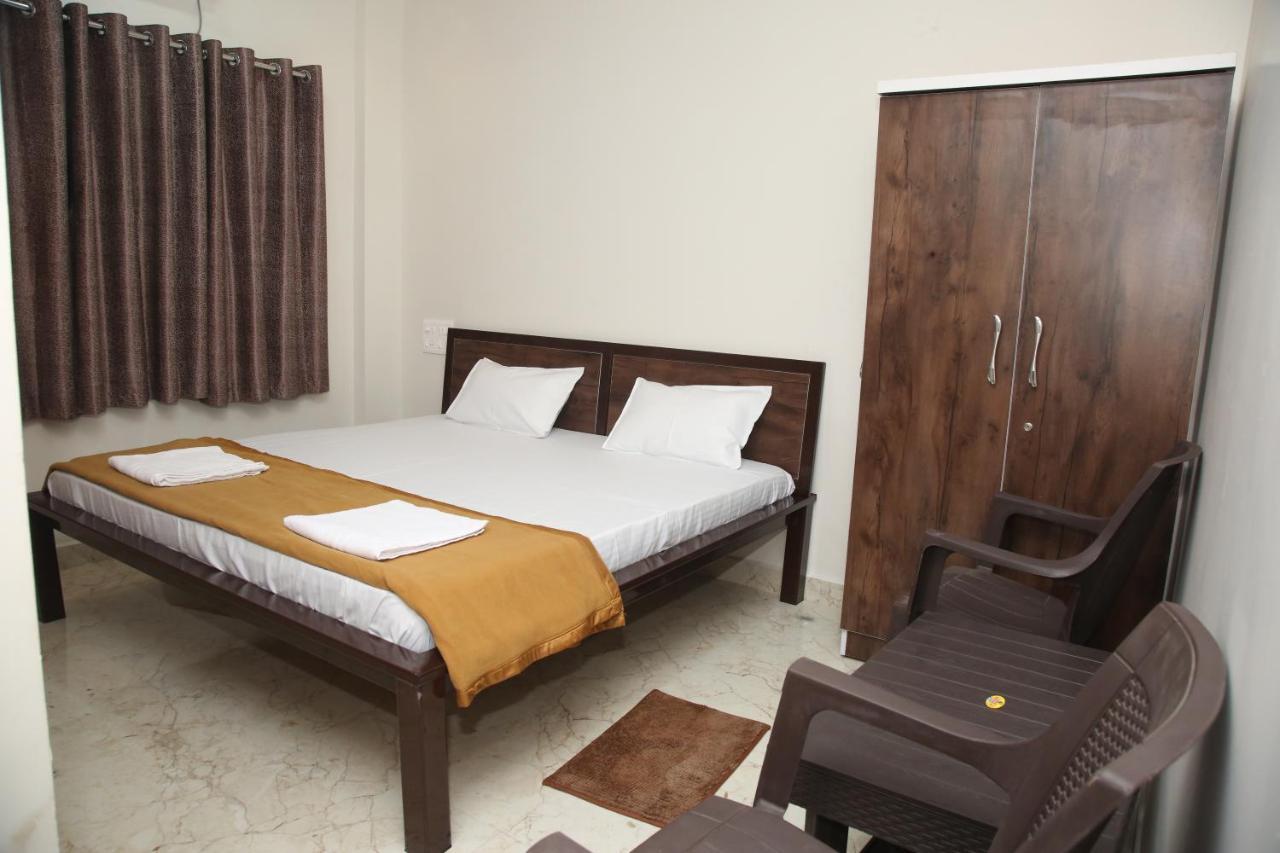 Hotel Madhusudan Executive Kolhapur Exterior foto