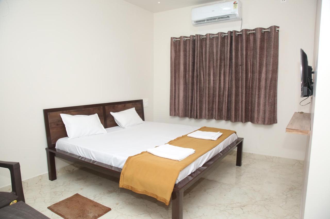Hotel Madhusudan Executive Kolhapur Exterior foto