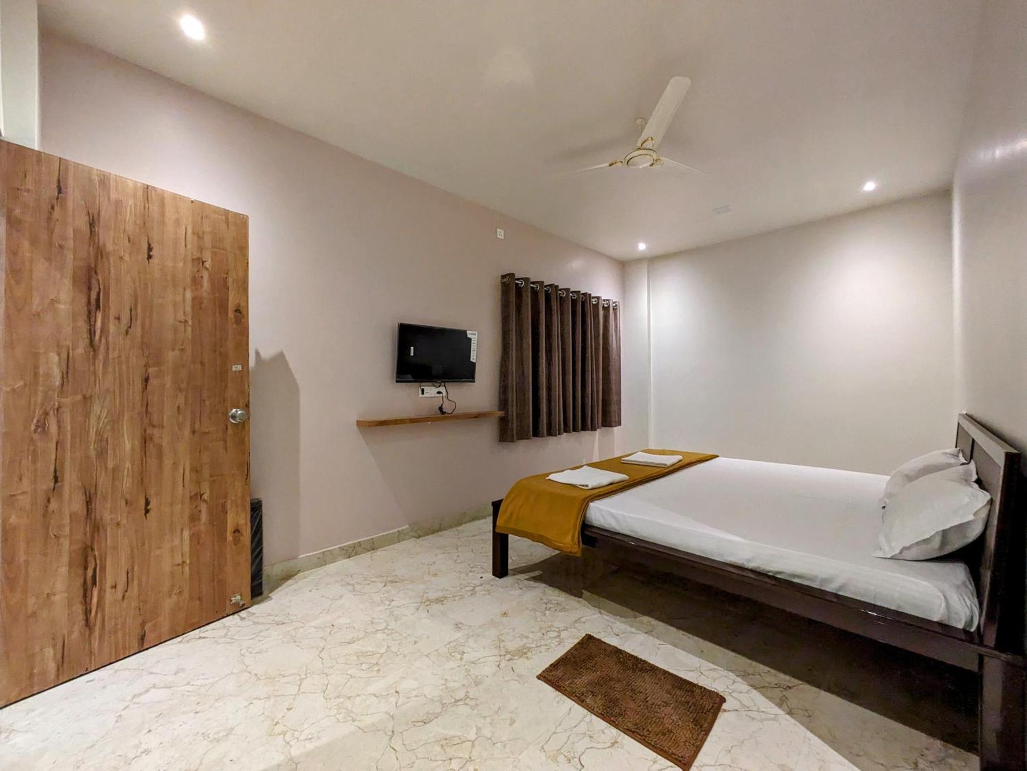 Hotel Madhusudan Executive Kolhapur Exterior foto