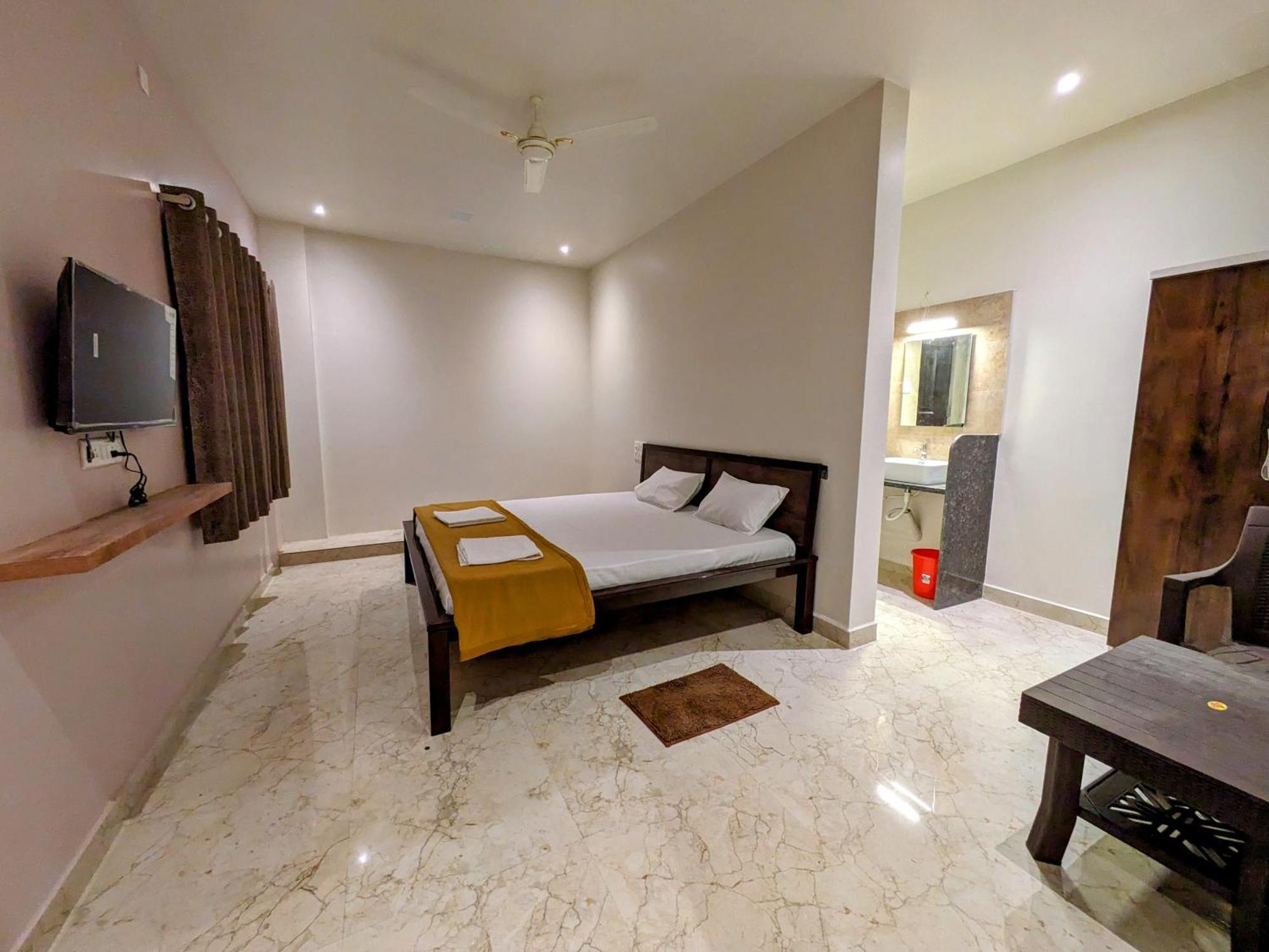 Hotel Madhusudan Executive Kolhapur Exterior foto